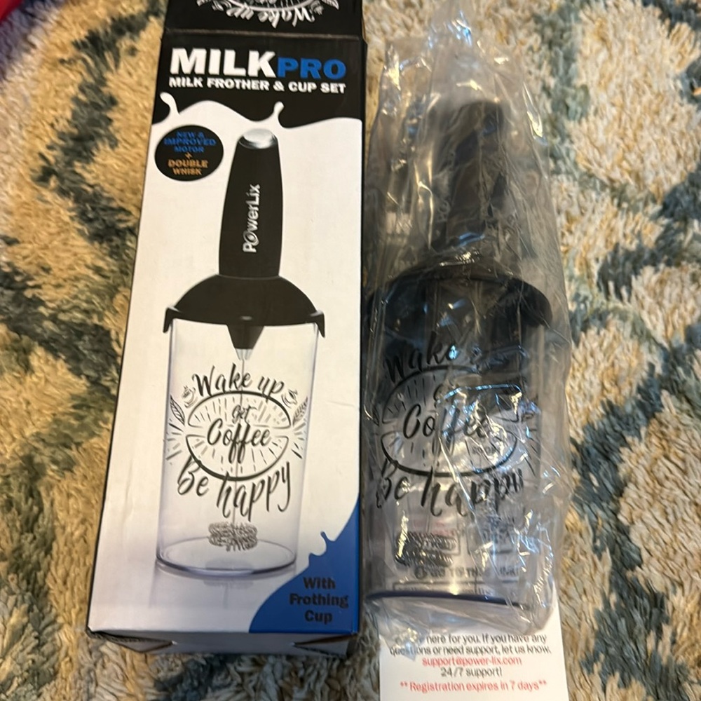 Milk pro - milk frothier & cup set